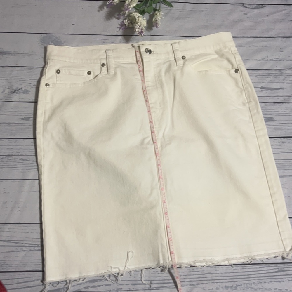 J Crew White Denim Skirt with Raw Hem size 32 - Picture 6 of 9